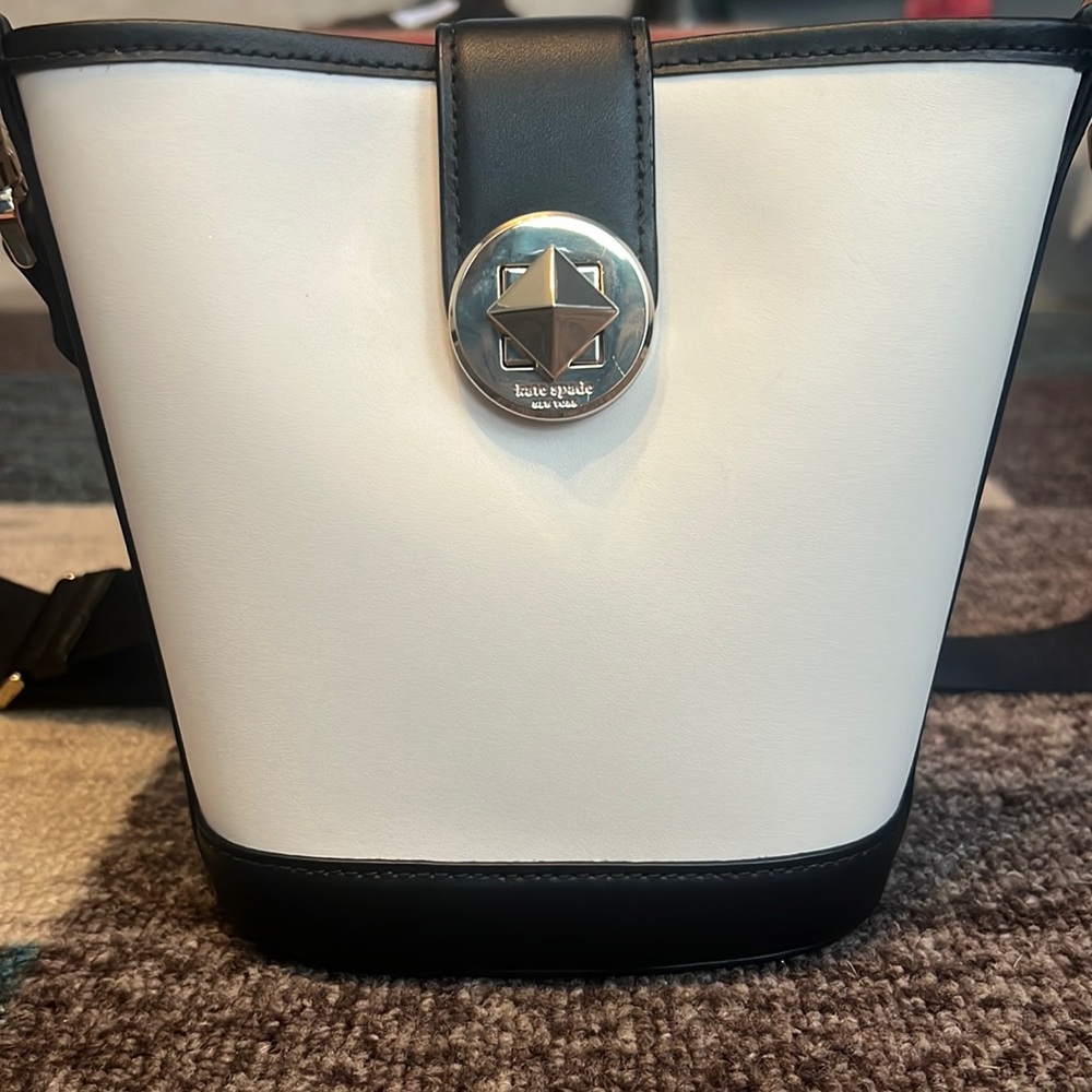 Kate Spade Mini Aubrey Bucket bag. Black and White - Picture 2 of 11
